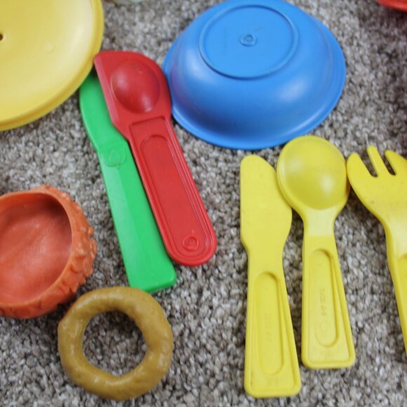 Vintage Play Food Fisher Price Dishes Ice Tray Utensils Eggs Ladle Spatula 1980s - Picture 8 of 13